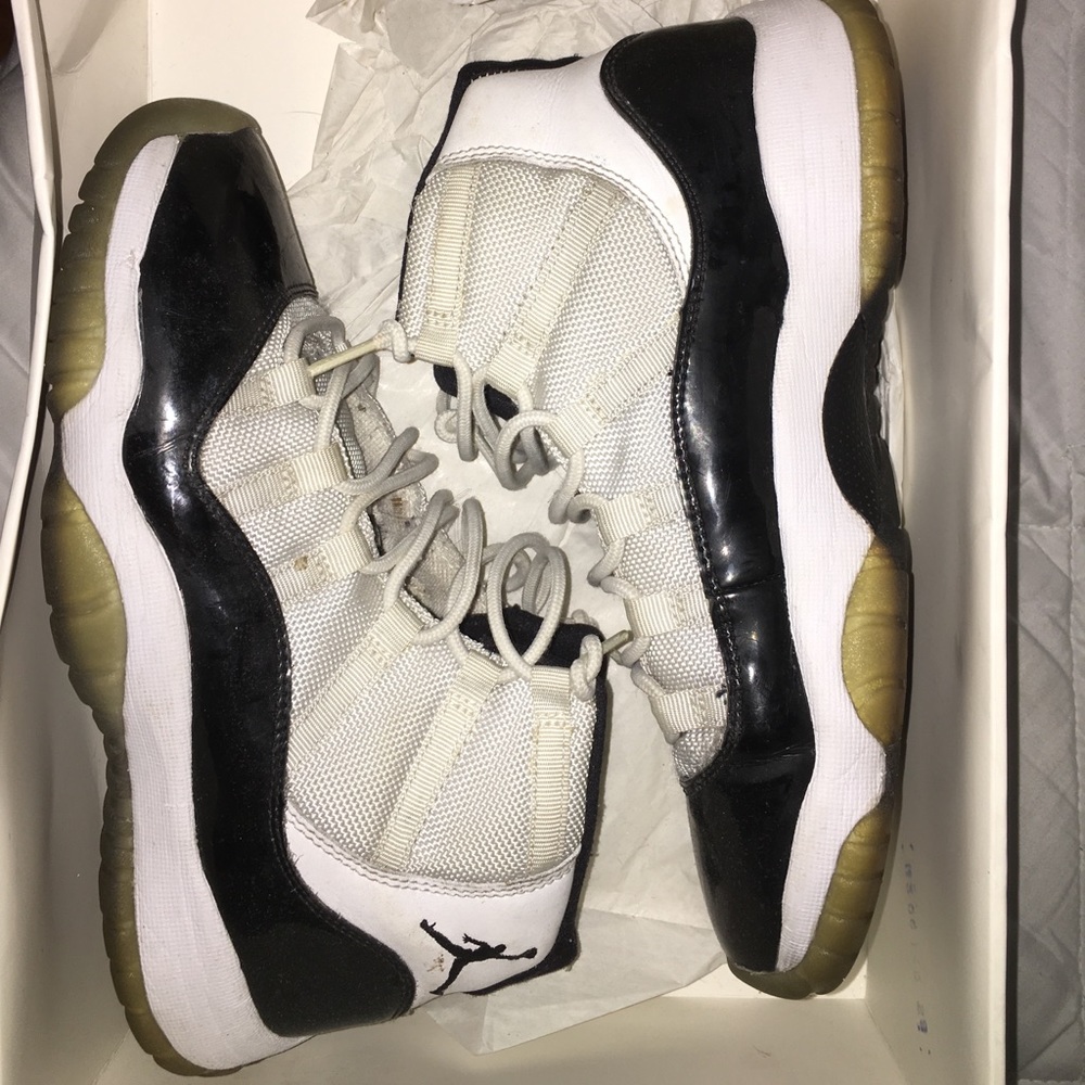 mens 2011 jordan concord 11s size 7 white black